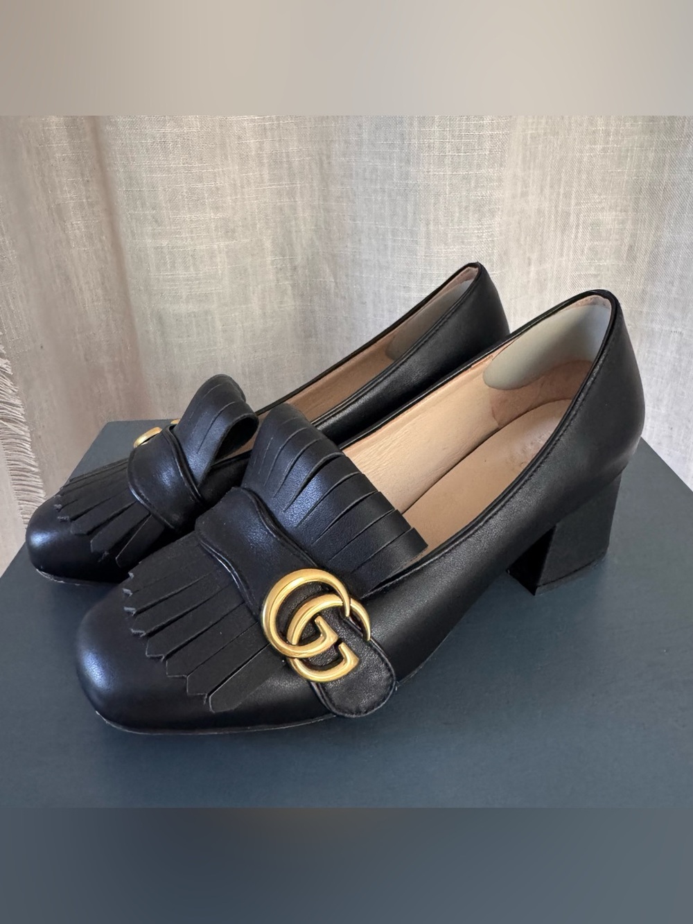 Gucci Marmont black leather low heels size 8 gold G black fringe